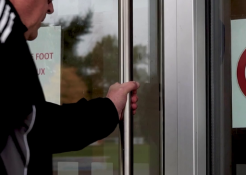 Fini les clés perdues, passez au contrôle d’accès intelligent !